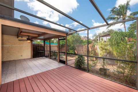 Townhouse in Fort Lauderdale, Florida 2 bedrooms, 107.02 sq.m. № 1943323 - photo 27