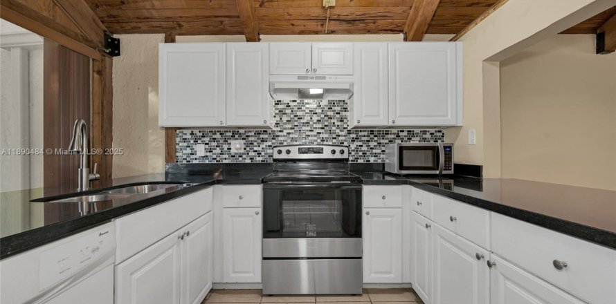 Townhouse in Fort Lauderdale, Florida 2 bedrooms, 107.02 sq.m. № 1943323