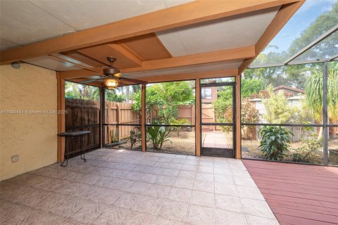Townhouse in Fort Lauderdale, Florida 2 bedrooms, 107.02 sq.m. № 1943323 - photo 25