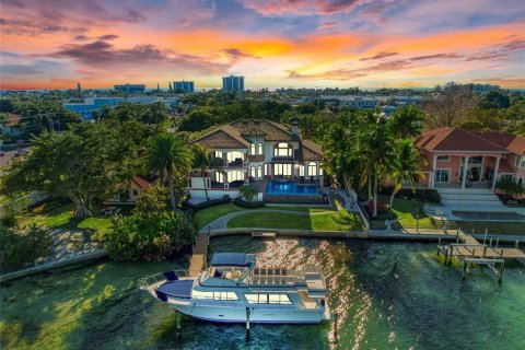 Casa en alquiler en Sarasota, Florida, 6 dormitorios, 589.09 m2 № 620140 - foto 1