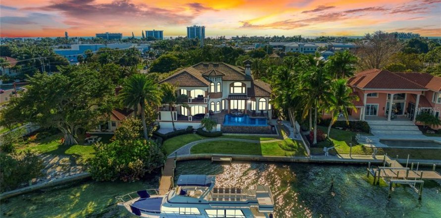 Villa ou maison à Sarasota, Floride 6 chambres, 589.09 m2 № 620140