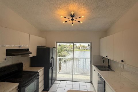 Touwnhouse à louer à Hialeah, Floride: 2 chambres, 94.76 m2 № 1653144 - photo 5