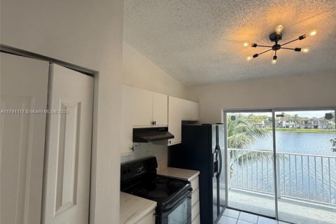 Touwnhouse à louer à Hialeah, Floride: 2 chambres, 94.76 m2 № 1653144 - photo 3