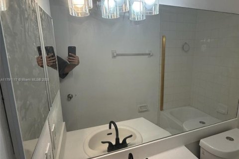 Touwnhouse à louer à Hialeah, Floride: 2 chambres, 94.76 m2 № 1653144 - photo 11