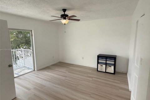 Touwnhouse à louer à Hialeah, Floride: 2 chambres, 94.76 m2 № 1653144 - photo 8