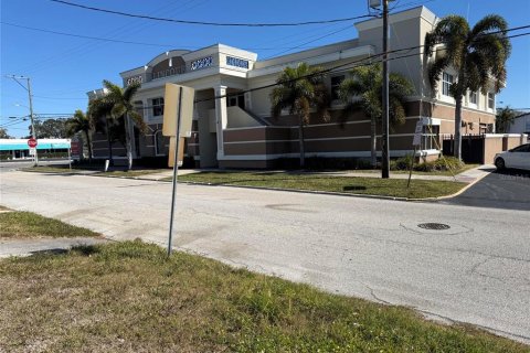 Commercial property in Clearwater, Florida 52.21 sq.m. № 2218121