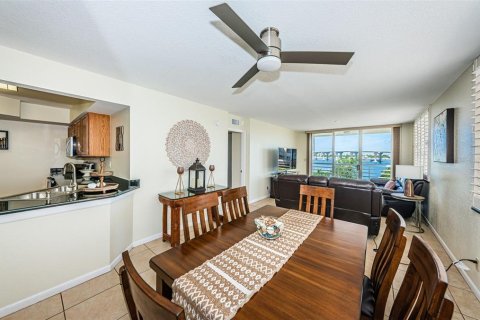 Condominio en alquiler en Saint Petersburg, Florida, 2 dormitorios, 106.84 m2 № 1678406 - foto 8