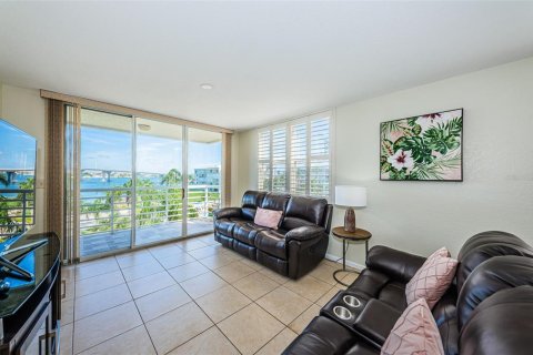 Condominio en alquiler en Saint Petersburg, Florida, 2 dormitorios, 106.84 m2 № 1678406 - foto 9