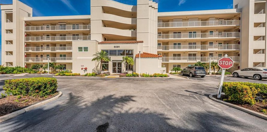 Condominio en Saint Petersburg, Florida, 2 dormitorios № 1678406