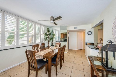 Condominio en alquiler en Saint Petersburg, Florida, 2 dormitorios, 106.84 m2 № 1678406 - foto 7