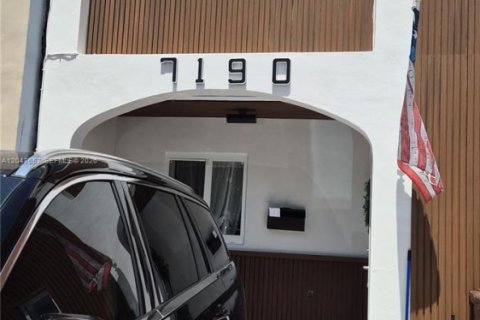 Townhouse in Hialeah, Florida 3 bedrooms, 116.13 sq.m. № 2252478