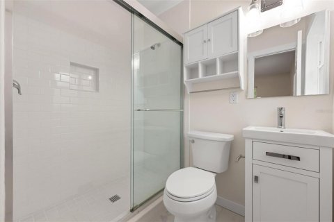 Condo in Sarasota, Florida, 1 bedroom  № 2215284 - photo 13