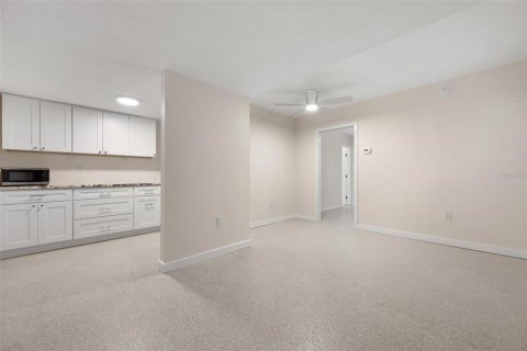 Condo in Sarasota, Florida, 1 bedroom  № 2215284 - photo 4