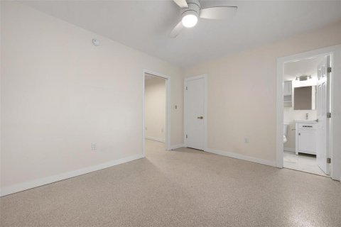Condo in Sarasota, Florida, 1 bedroom  № 2215284 - photo 11