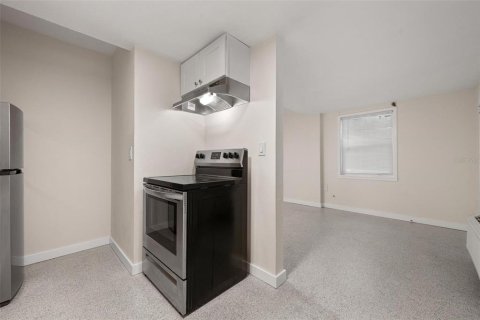 Condo in Sarasota, Florida, 1 bedroom  № 2215284 - photo 9