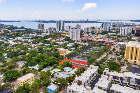Condo in Sarasota, Florida, 1 bedroom  № 2215284 - photo 17