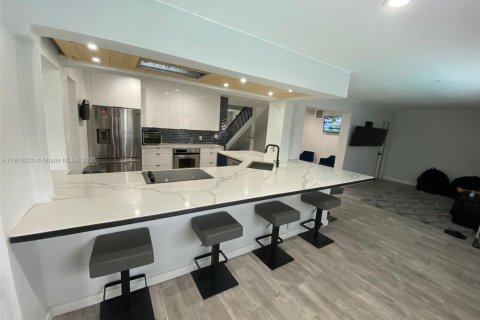 Купить виллу или дом в Лодердейл-Лейкс, Флорида 4 спальни, 233.65м2, № 1970787 - фото 11