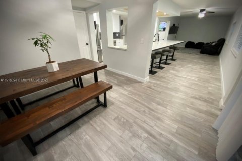 Купить виллу или дом в Лодердейл-Лейкс, Флорида 4 спальни, 233.65м2, № 1970787 - фото 12