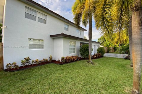 Купить виллу или дом в Лодердейл-Лейкс, Флорида 4 спальни, 233.65м2, № 1970787 - фото 2