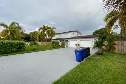 Купить виллу или дом в Лодердейл-Лейкс, Флорида 4 спальни, 233.65м2, № 1970787 - фото 3