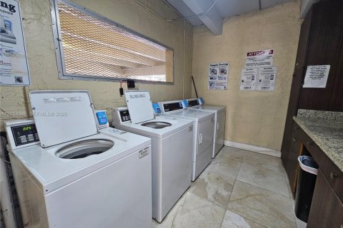 Condo in North Miami Beach, Florida, 1 bedroom  № 2069562 - photo 15