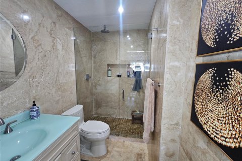 Condo in North Miami Beach, Florida, 1 bedroom  № 2069562 - photo 11