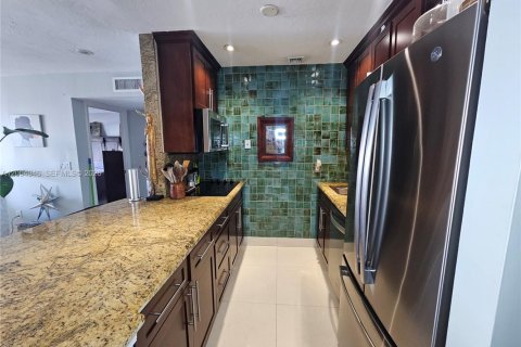 Condo in North Miami Beach, Florida, 1 bedroom  № 2069562 - photo 5