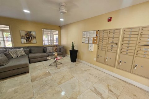 Condo in North Miami Beach, Florida, 1 bedroom  № 2069562 - photo 18