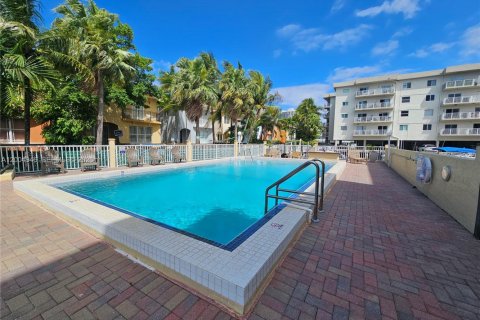 Condo in North Miami Beach, Florida, 1 bedroom  № 2069562 - photo 4