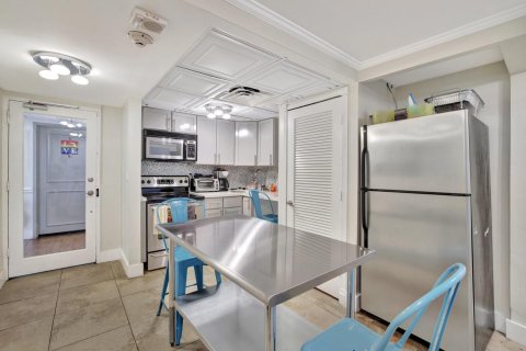 Condo in Fort Lauderdale, Florida, 2 bedrooms  № 1162028 - photo 1