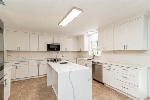 Casa en venta en Port Charlotte, Florida, 5 dormitorios, 280.75 m2 № 1638129 - foto 12