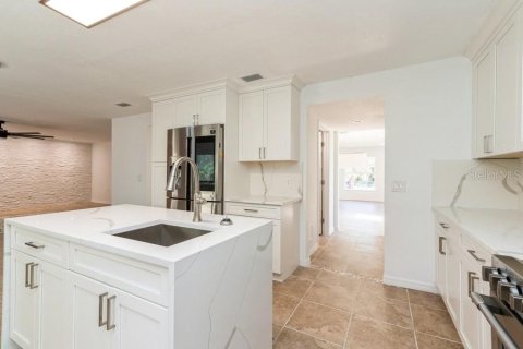 Casa en venta en Port Charlotte, Florida, 5 dormitorios, 280.75 m2 № 1638129 - foto 17