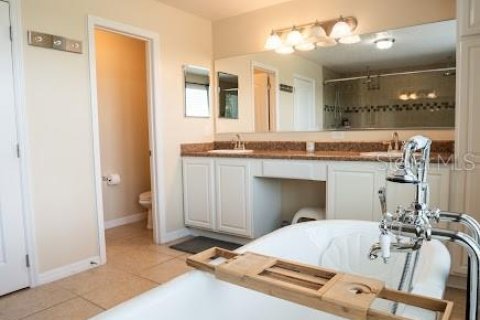 House in Titusville, Florida 3 bedrooms, 252.69 sq.m. № 2227809 - photo 8