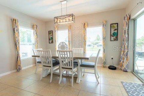 House in Titusville, Florida 3 bedrooms, 252.69 sq.m. № 2227809 - photo 17