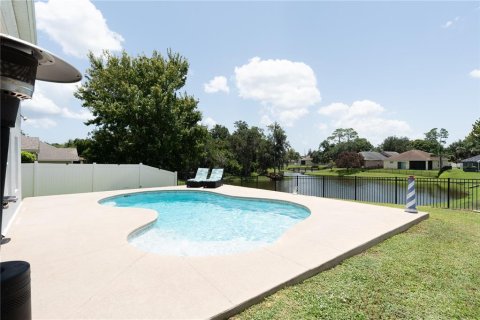 House in Titusville, Florida 3 bedrooms, 252.69 sq.m. № 2227809 - photo 4