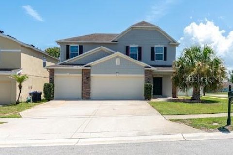 House in Titusville, Florida 3 bedrooms, 252.69 sq.m. № 2227809 - photo 2