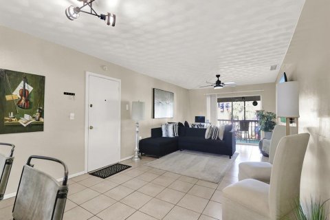 Condo in Tampa, Florida, 2 bedrooms  № 1553965 - photo 13