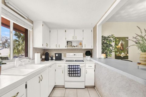 Condo in Tampa, Florida, 2 bedrooms  № 1553965 - photo 11