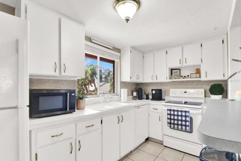 Condo in Tampa, Florida, 2 bedrooms  № 1553965 - photo 9