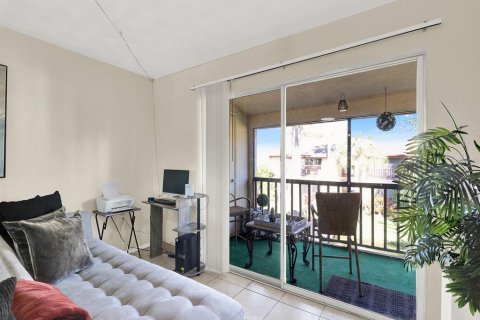 Condo in Tampa, Florida, 2 bedrooms  № 1553965 - photo 16