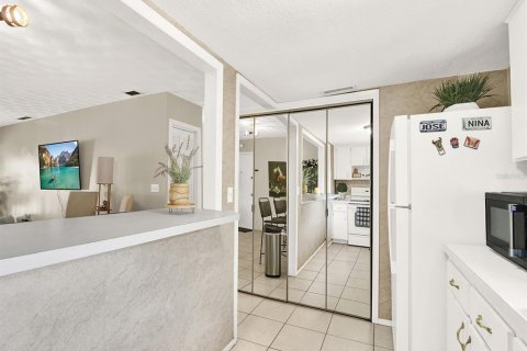 Condo in Tampa, Florida, 2 bedrooms  № 1553965 - photo 12