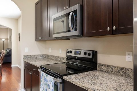 House in Tampa, Florida 5 bedrooms, 335.75 sq.m. № 1740759 - photo 19