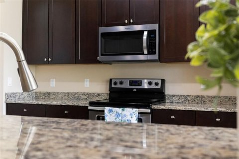 House in Tampa, Florida 5 bedrooms, 335.75 sq.m. № 1740759 - photo 22