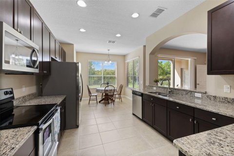House in Tampa, Florida 5 bedrooms, 335.75 sq.m. № 1740759 - photo 18