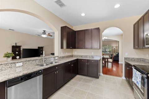 House in Tampa, Florida 5 bedrooms, 335.75 sq.m. № 1740759 - photo 20