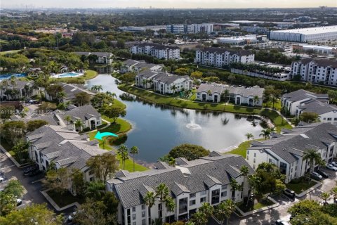 Condominio en venta en Doral, Florida, 2 dormitorios, 75.99 m2 № 2007835 - foto 7