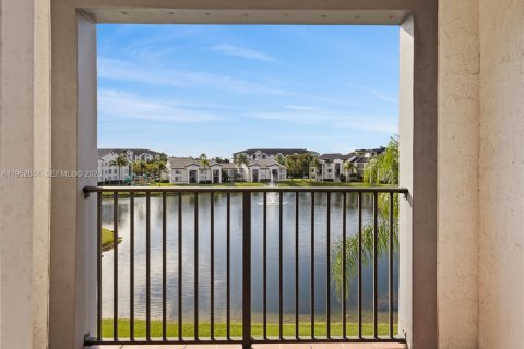 Condominio en venta en Doral, Florida, 2 dormitorios, 75.99 m2 № 2007835 - foto 21