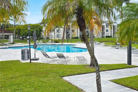 Condominio en venta en Doral, Florida, 2 dormitorios, 75.99 m2 № 2007835 - foto 2