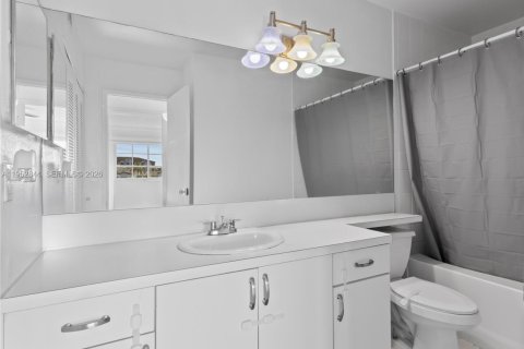 Condominio en venta en Doral, Florida, 2 dormitorios, 75.99 m2 № 2007835 - foto 8