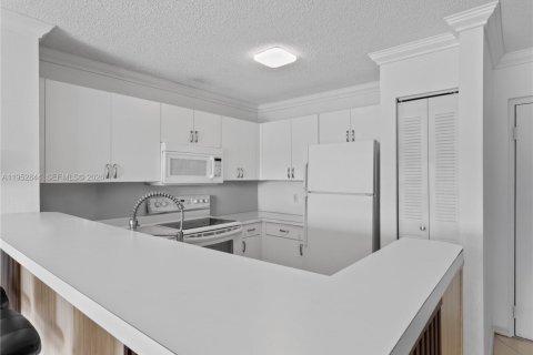 Condominio en venta en Doral, Florida, 2 dormitorios, 75.99 m2 № 2007835 - foto 17